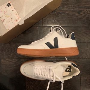 Veja V12 Sneakers, never worn!